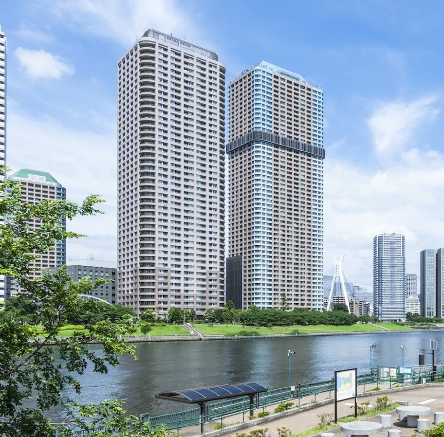 iStock-Ecchujima-park-along-the-Canal-and-the-Tower-apartment-K2_keyleter-1536x960