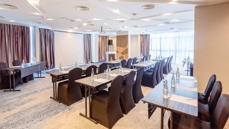 meeting-room_amber_classroom-2