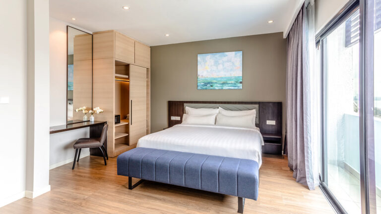 three-bedroom-suite_king-bed